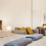Your Charming At Parliament Apartman