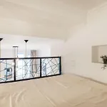 Your Charming At Parliament Apartman *
