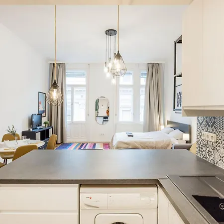 Your Charming At Parliament Boedapest