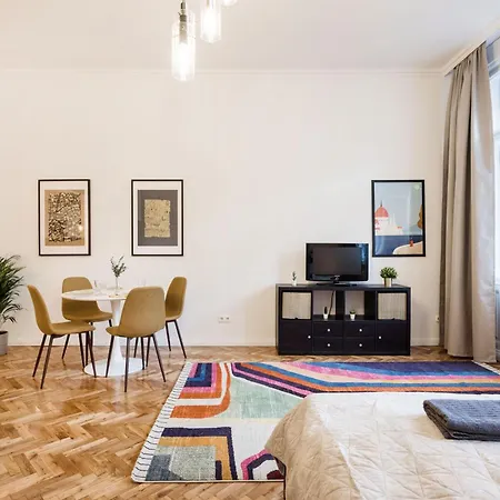 Your Charming At Parliament Boedapest