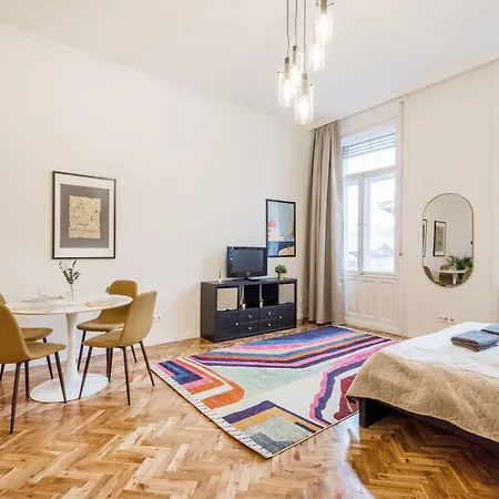 Appartement Your Charming At Parliament Budapest