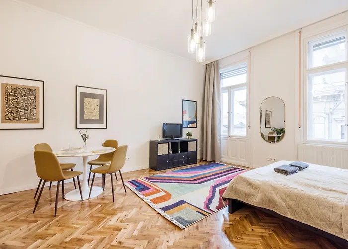 Apartment Your Charming At Parliament Budapest